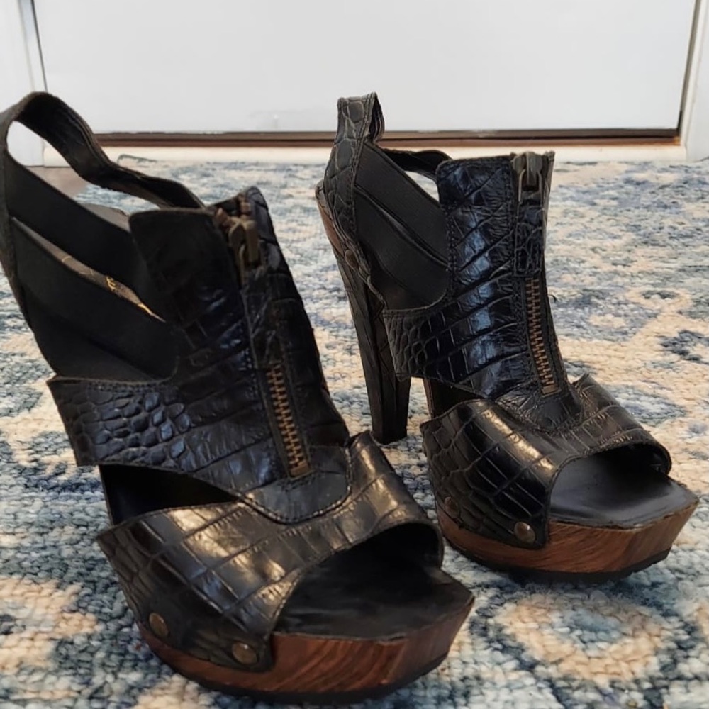 Black Animal print heels
